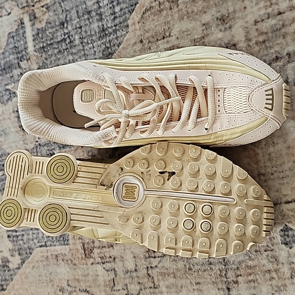 Nike shoxes